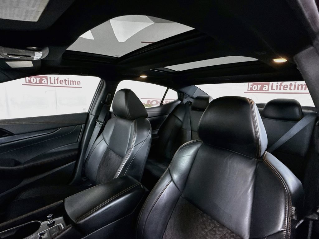 Used 2021 Nissan Maxima SR w/ Sport Mat Group FWD image 10