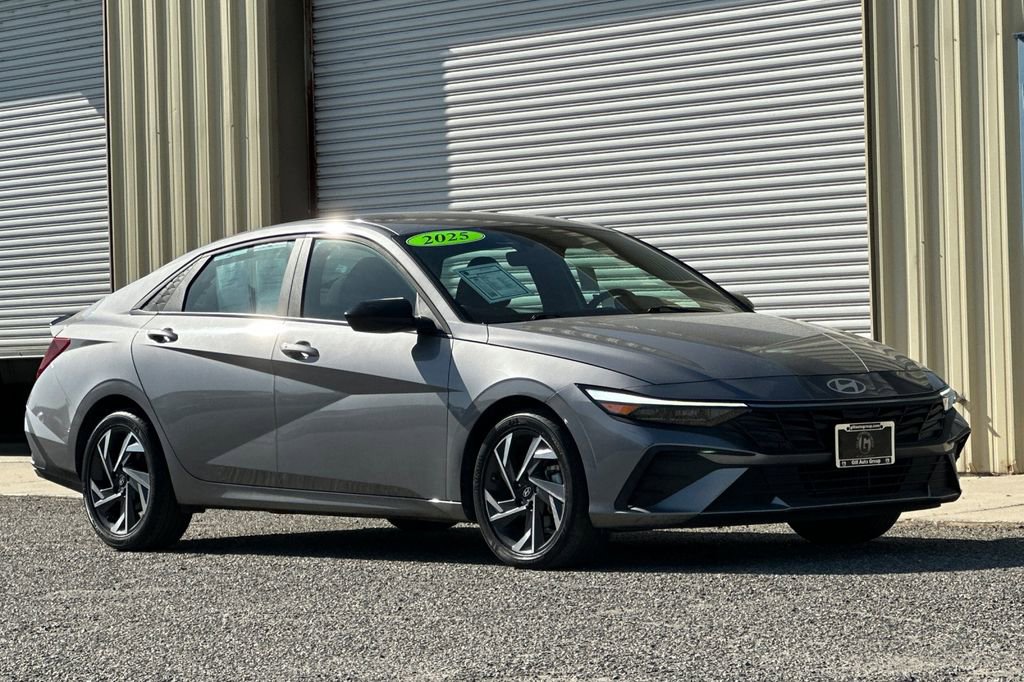 Used 2025 Hyundai Elantra Sport w/ Cargo Package FWD image 8