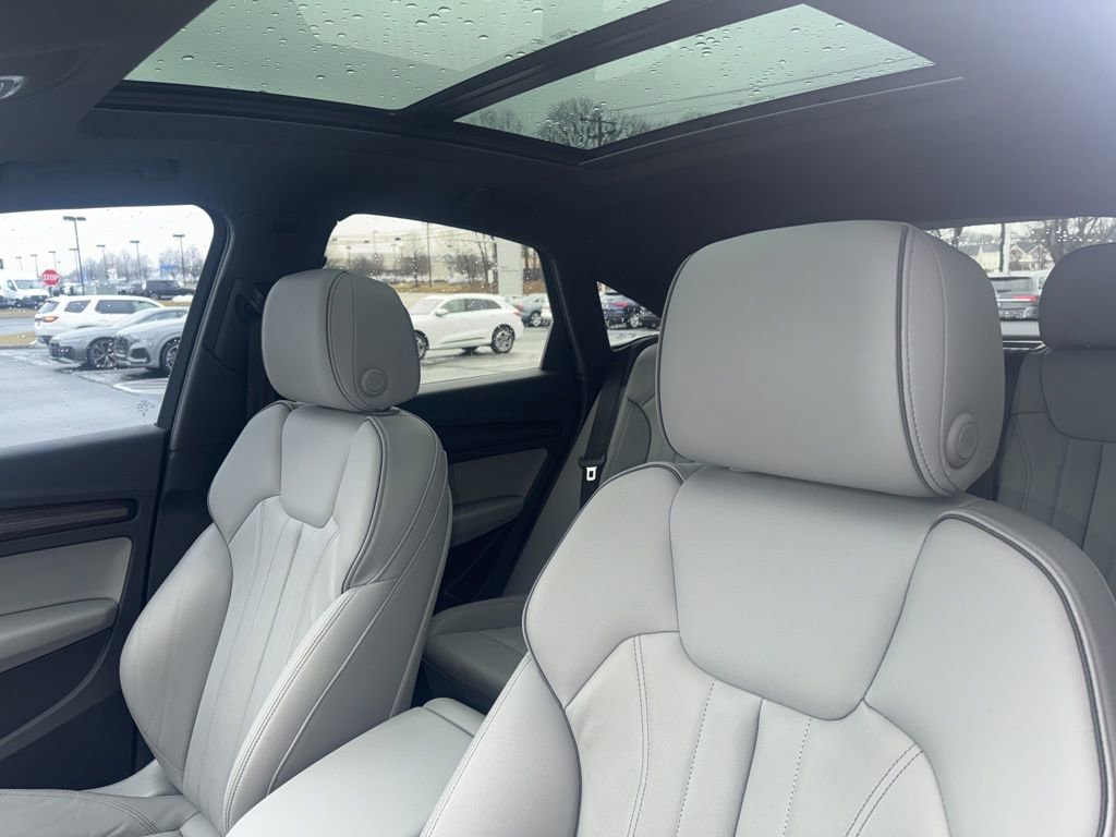 Used 2023 Audi Q5 2.0T Premium w/ Convenience Package image 39