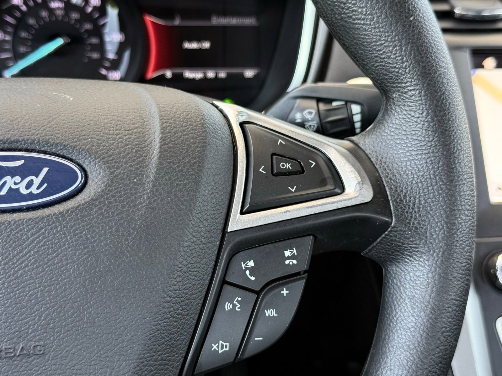 Used 2019 Ford Fusion SE FWD image 27