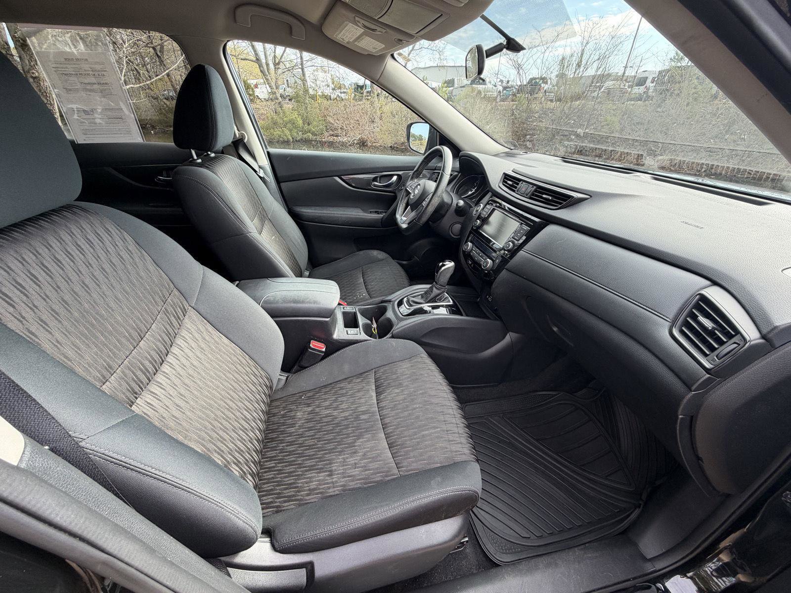 Used 2018 Nissan Rogue SV AWD/4WD image 11