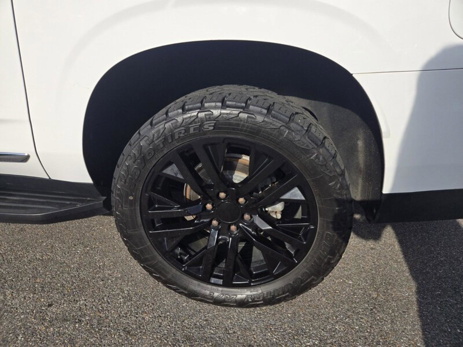 Used 2021 GMC Yukon XL SLT w/ SLT Premium Package image 10