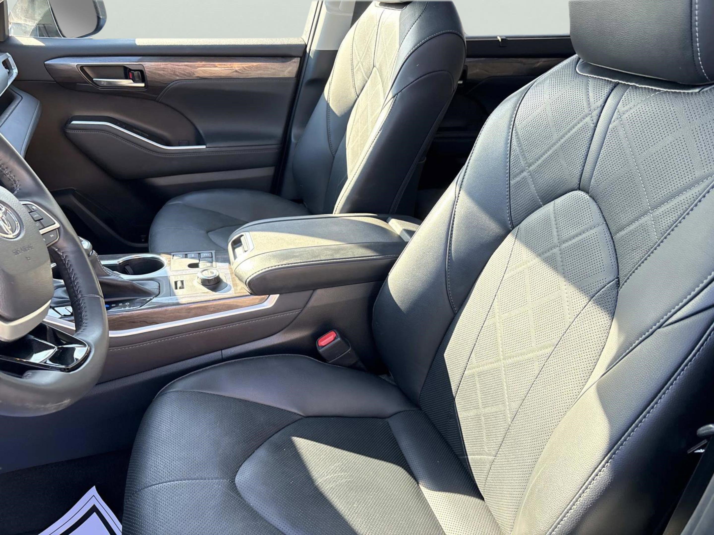 Used 2023 Toyota Highlander Platinum image 30