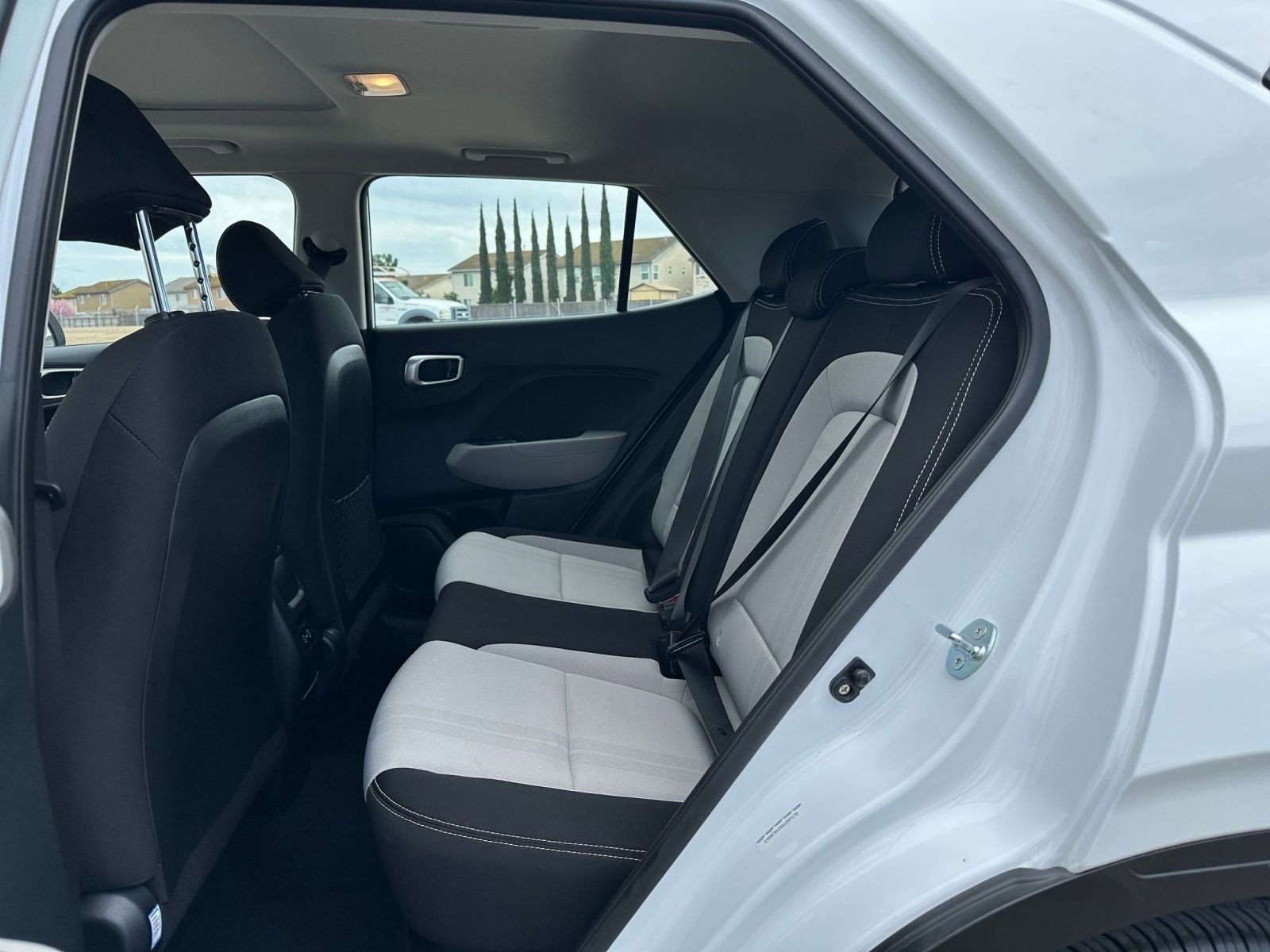 Used 2025 Hyundai Venue SEL image 25