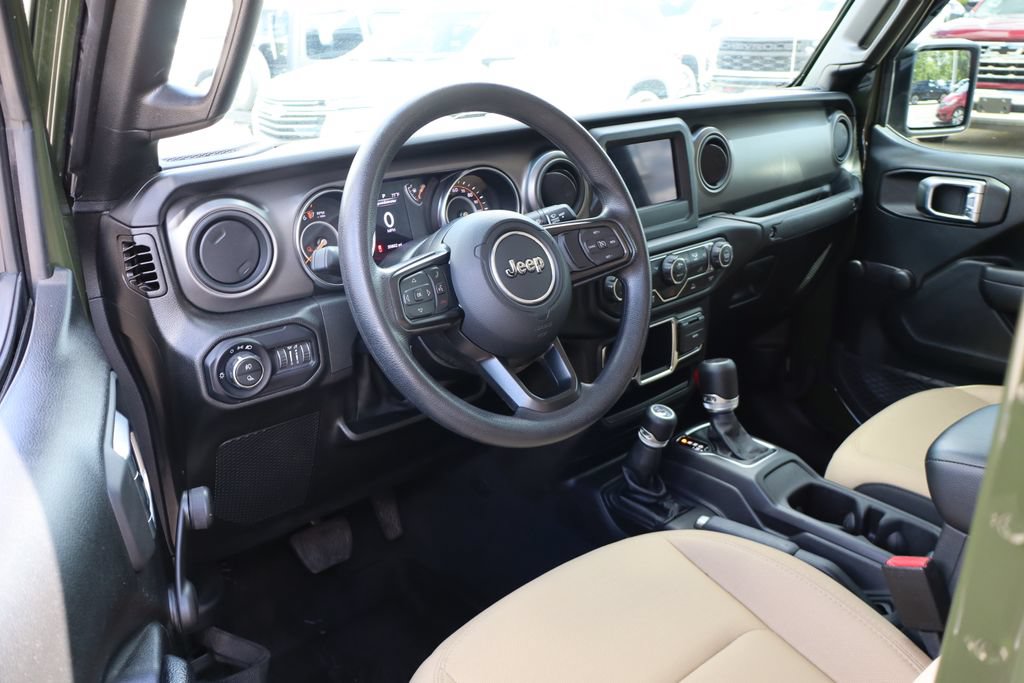 Used 2022 Jeep Gladiator Sport AWD/4WD image 14