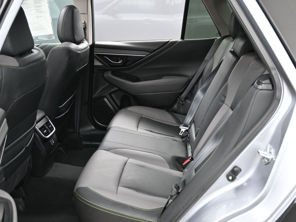 Used 2025 Subaru Outback Onyx Edition AWD/4WD image 31