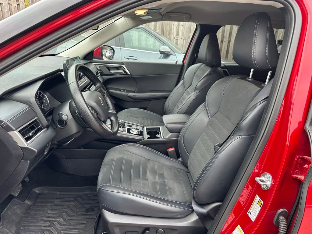 Used 2024 Mitsubishi Outlander SE image 13