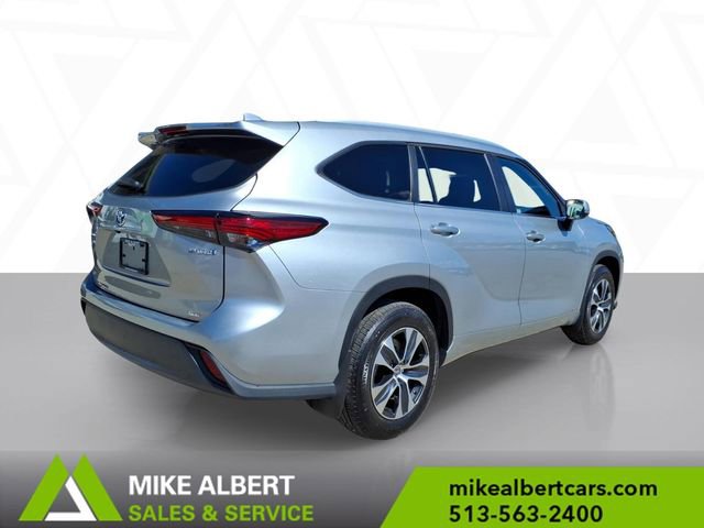 Used 2023 Toyota Highlander XLE image 7