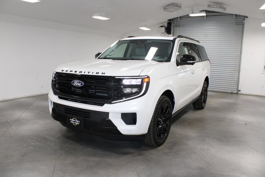 New 2027 Ford Expedition Platinum RWD image 3