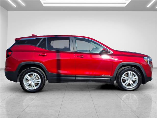 Used 2023 GMC Terrain SLE w/ LPO, Floor Liner Package FWD image 12