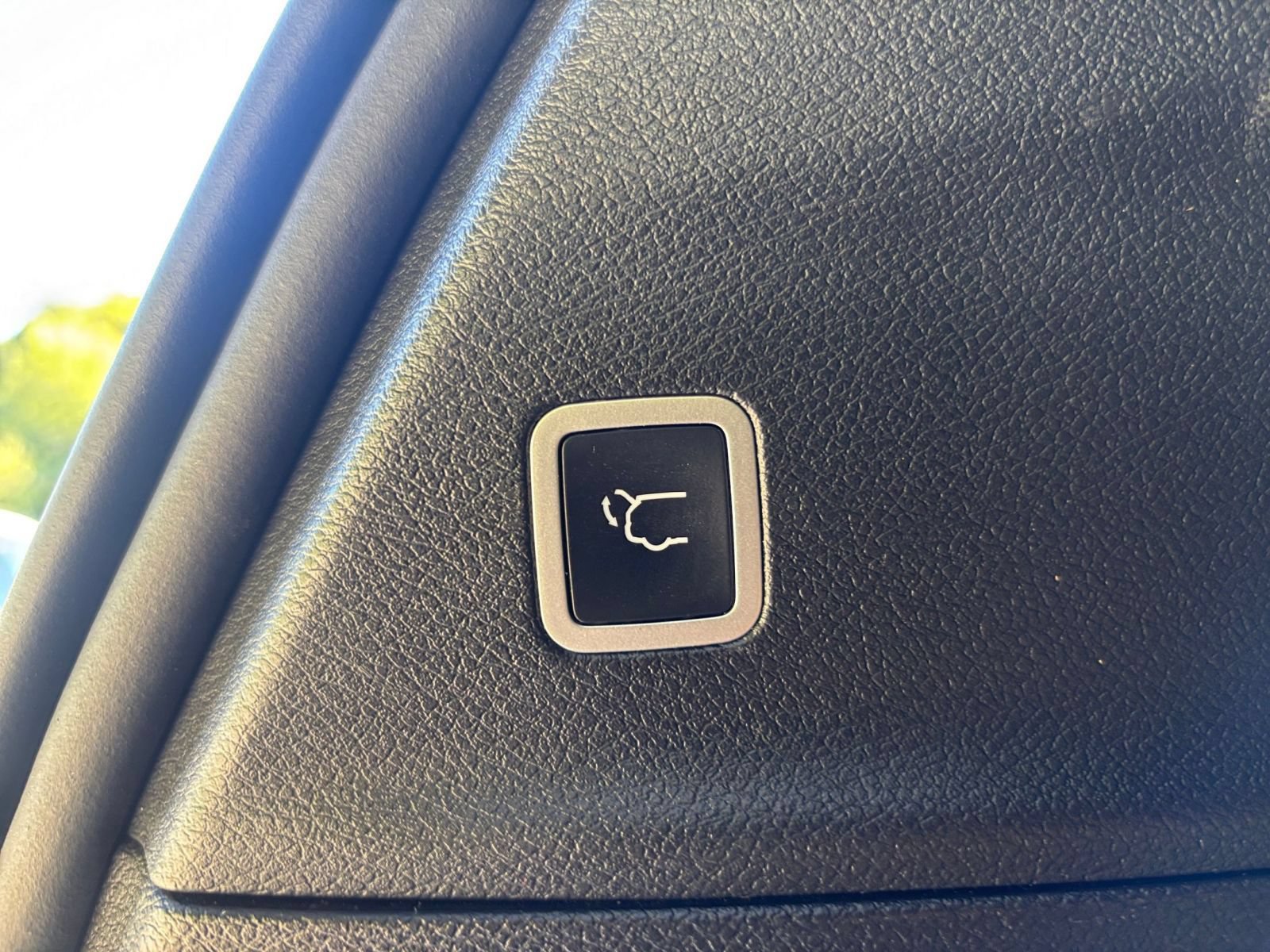Used 2025 Chrysler Pacifica Limited FWD image 24