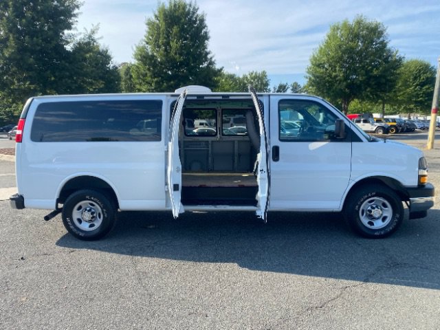 Used 2020 Chevrolet Express 3500 LT w/ LT Preferred Equipment Group RWD image 7