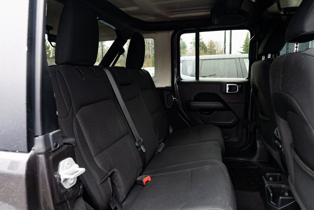 Used 2020 Jeep Wrangler Unlimited Sahara image 22