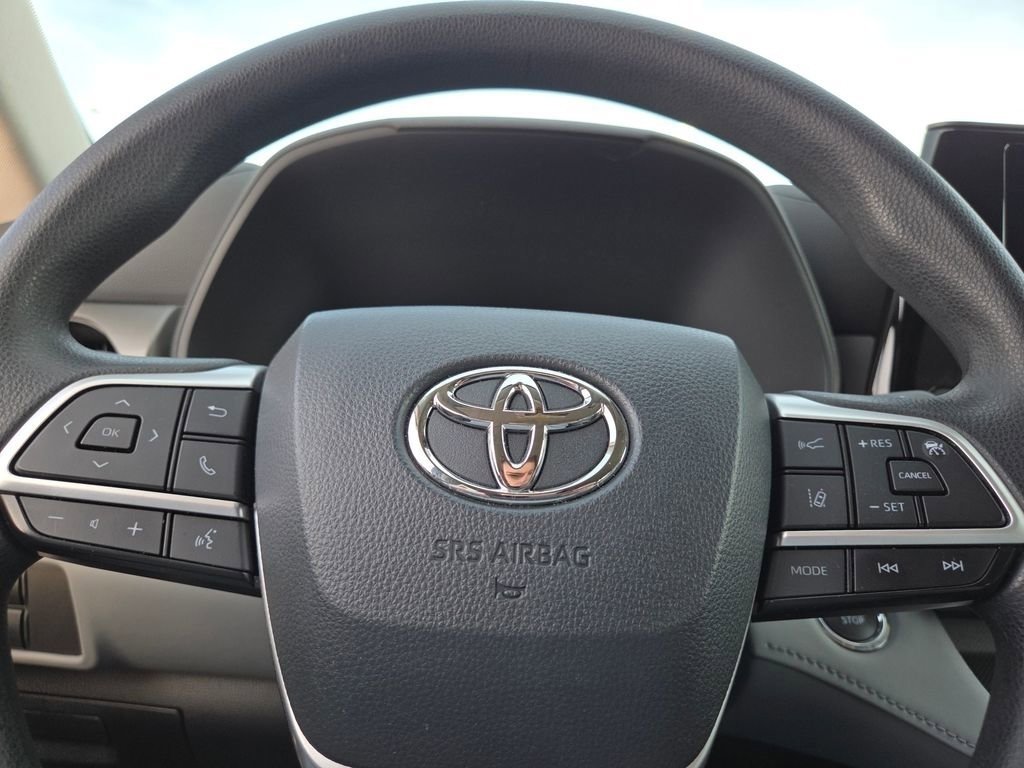 Used 2023 Toyota Highlander L image 28