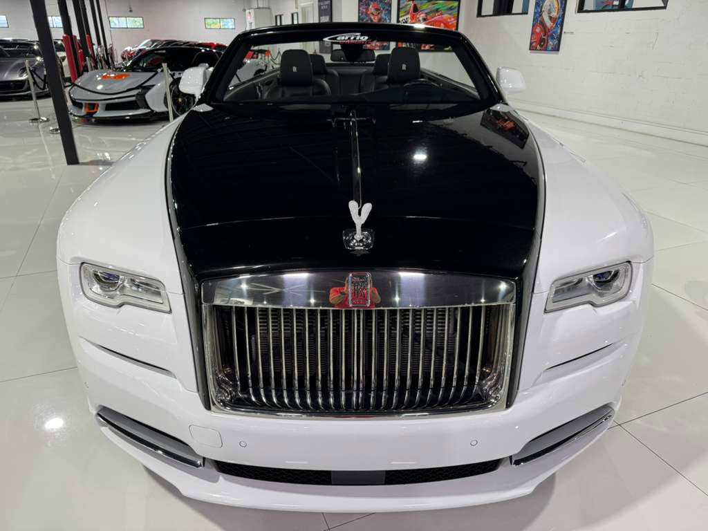 Used 2019 Rolls-Royce Dawn image 2