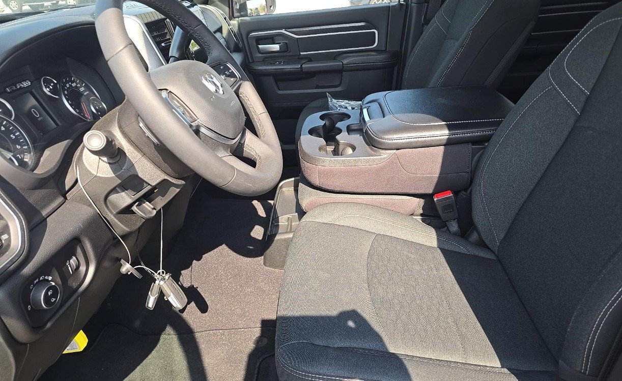 Used 2025 RAM 2500 Big Horn AWD/4WD image 7