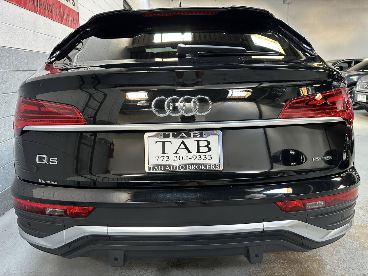 Used 2023 Audi Q5 2.0T Premium w/ Convenience Package AWD/4WD image 4