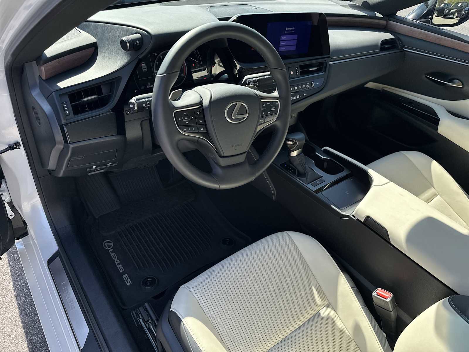Used 2025 Lexus ES 350 w/ Premium Package image 8