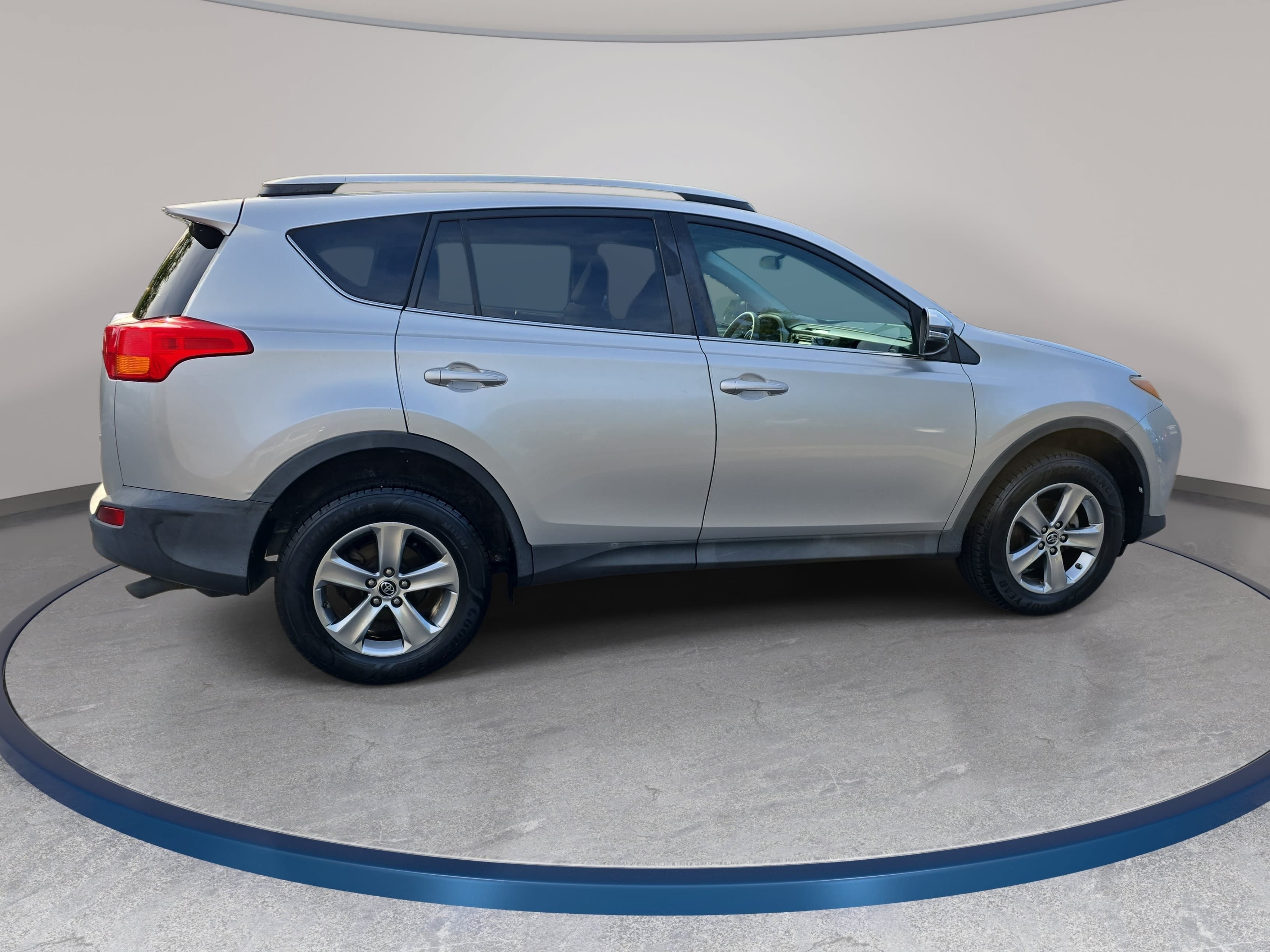Used 2015 Toyota RAV4 XLE FWD image 4