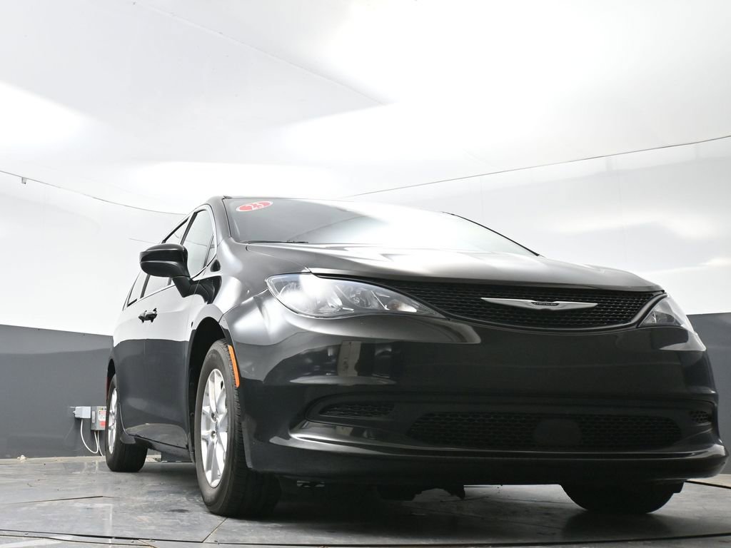 Used 2023 Chrysler Voyager LX FWD image 51