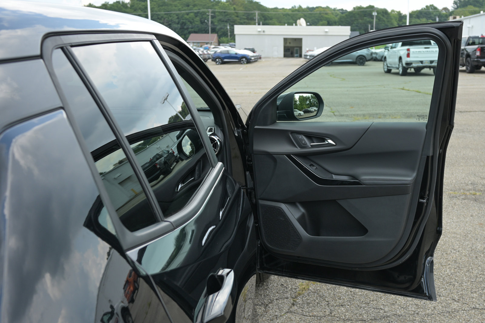 Used 2026 Chevrolet Equinox LT AWD/4WD image 36