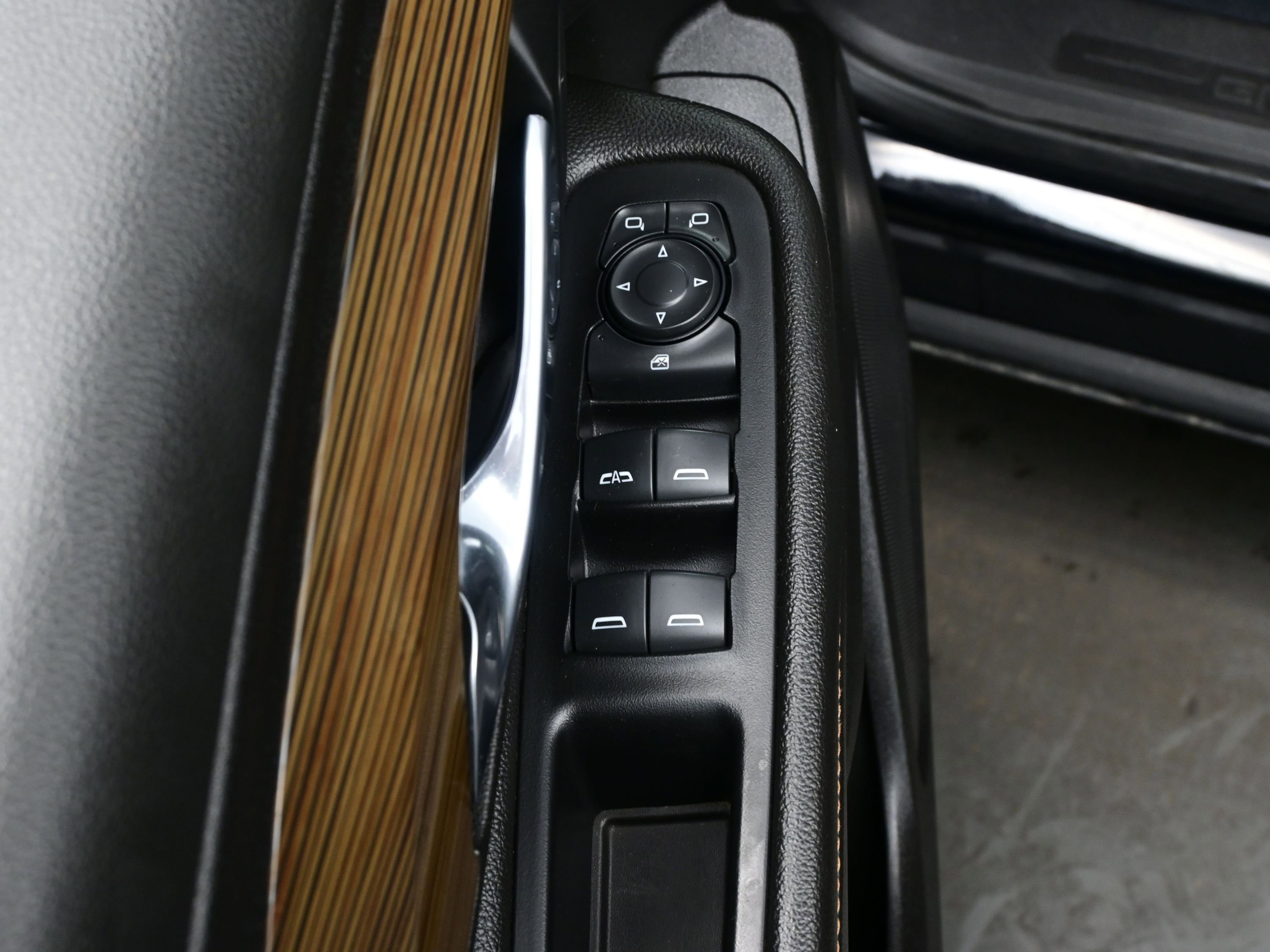 Used 2019 GMC Terrain SLE w/ Driver Convenience Package image 10