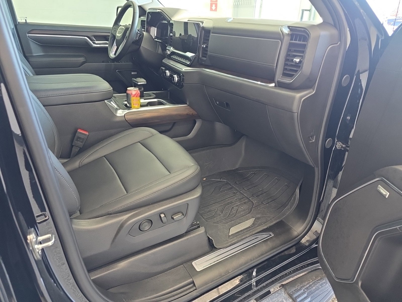 Used 2024 GMC Sierra 1500 SLT w/ SLT Premium Package image 9