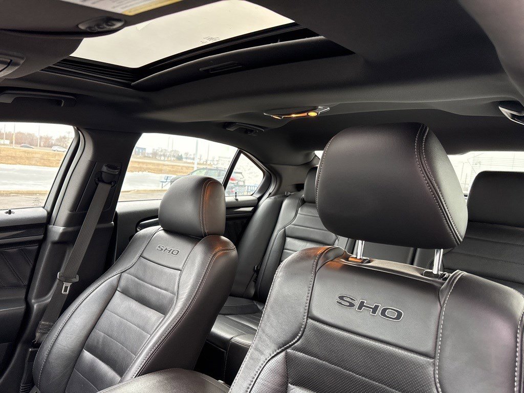 Used 2017 Ford Taurus SHO image 10