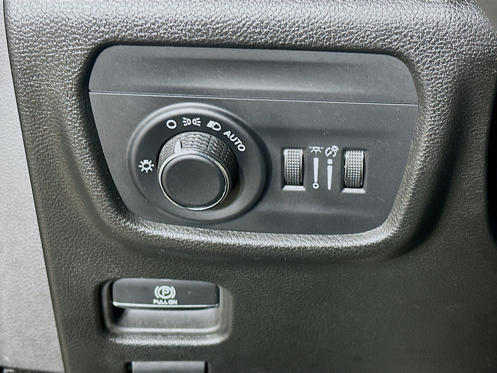 Used 2023 Jeep Grand Cherokee Altitude AWD/4WD image 17