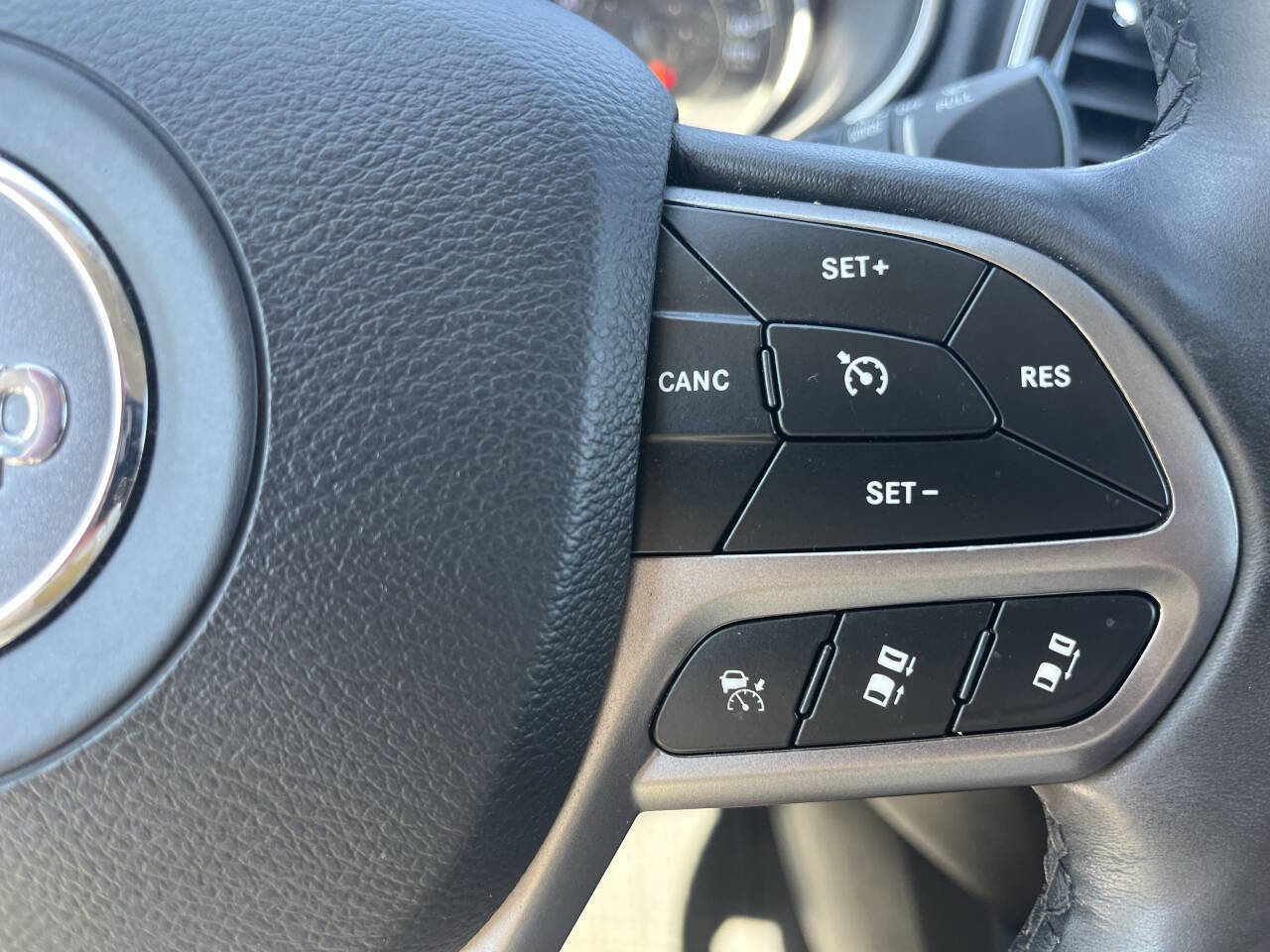 Used 2019 Jeep Cherokee Limited w/ Technology Group image 37