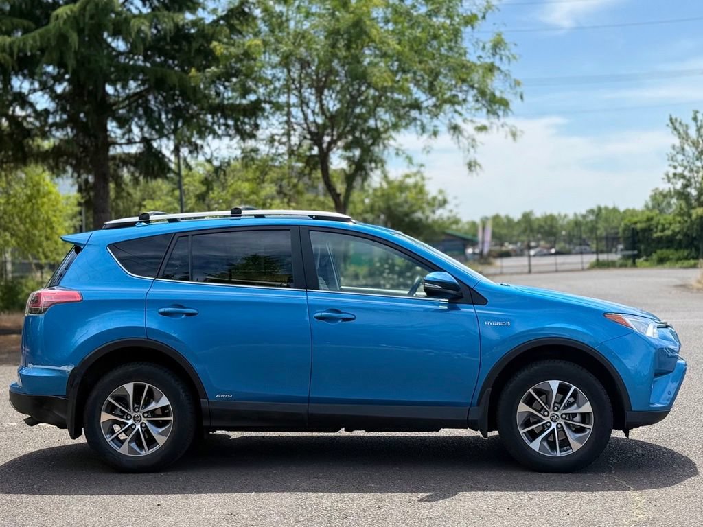 Used 2018 Toyota RAV4 XLE w/ Convenience Package AWD/4WD image 6