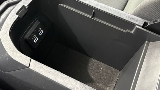 Used 2025 Toyota RAV4 XLE FWD image 38