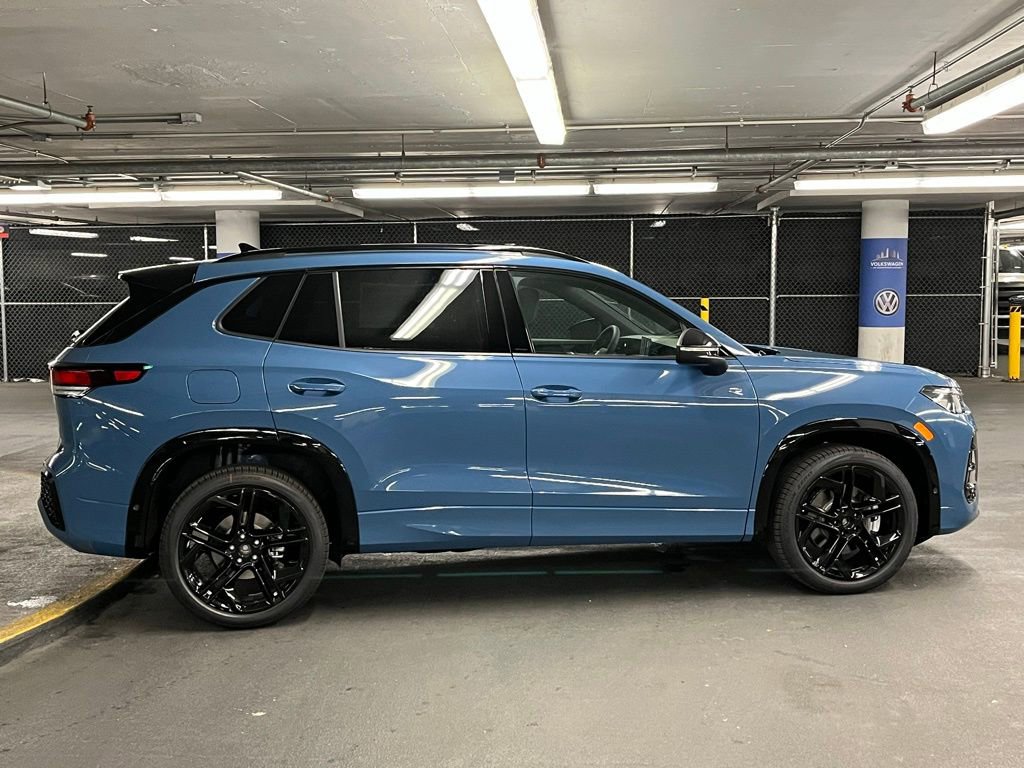 New 2025 Volkswagen Tiguan SE R-Line image 39