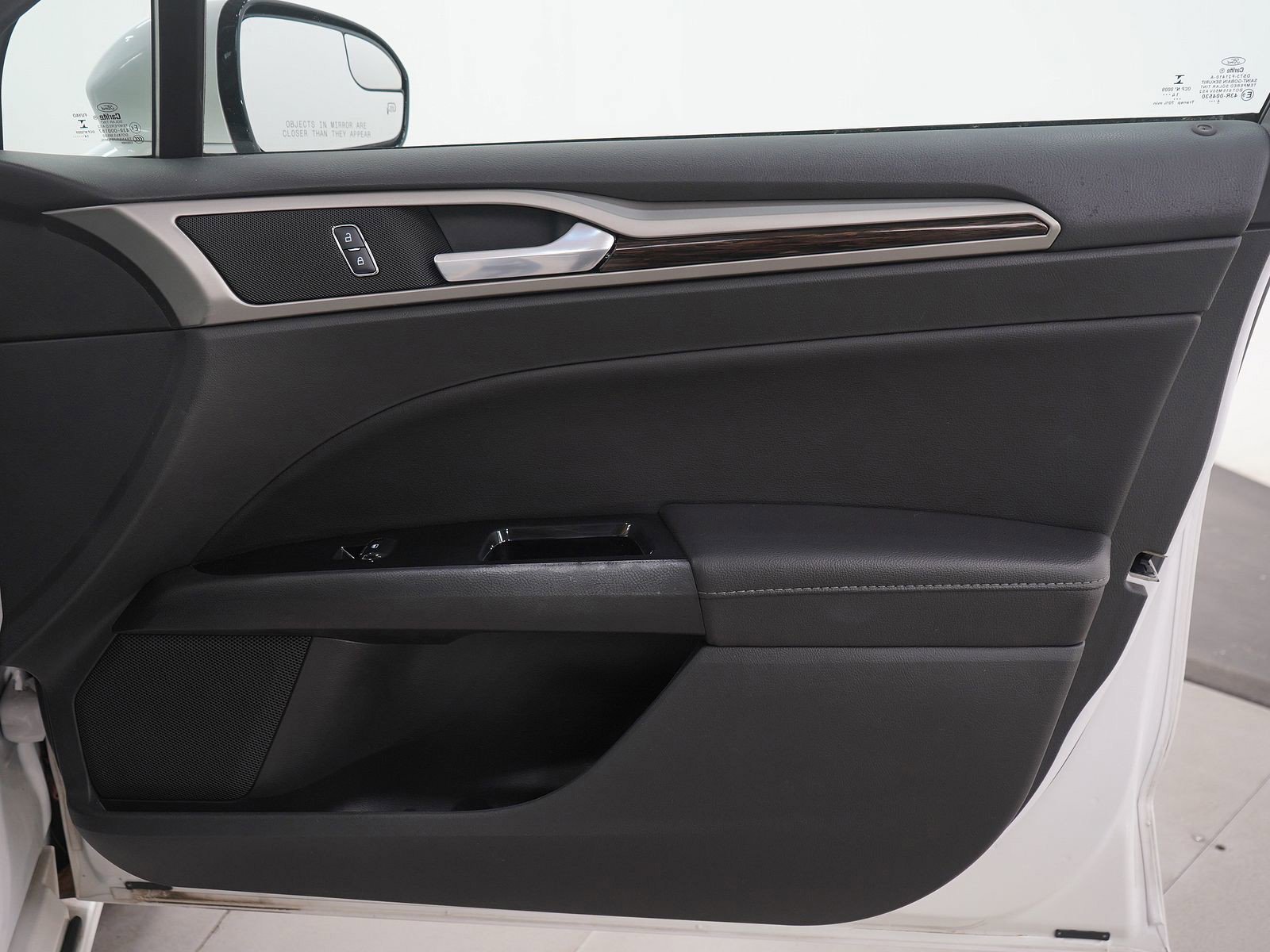 Used 2015 Ford Fusion SE w/ Equipment Group 202A image 9