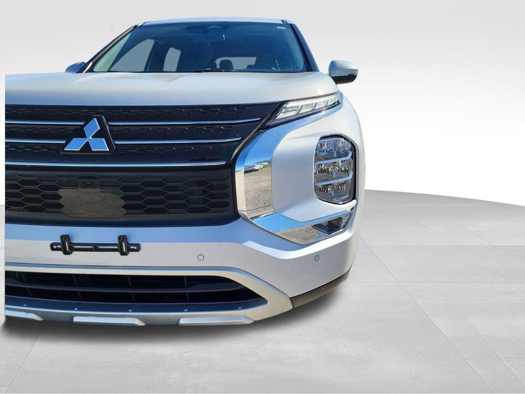 Used 2024 Mitsubishi Outlander SE Black Edition image 10