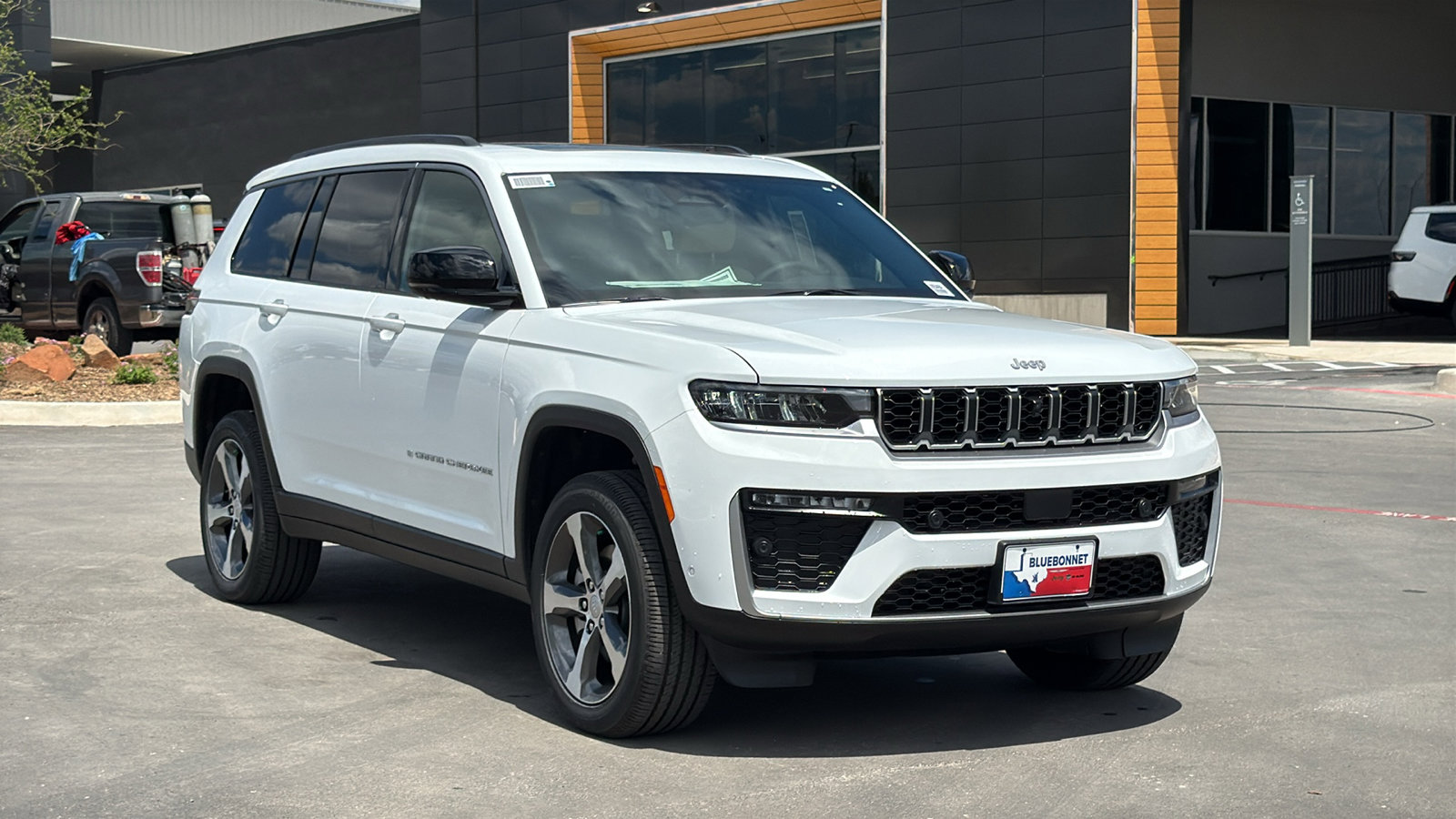 New 2026 Jeep Grand Cherokee L Limited w/ Luxury Tech Group II RWD image 3
