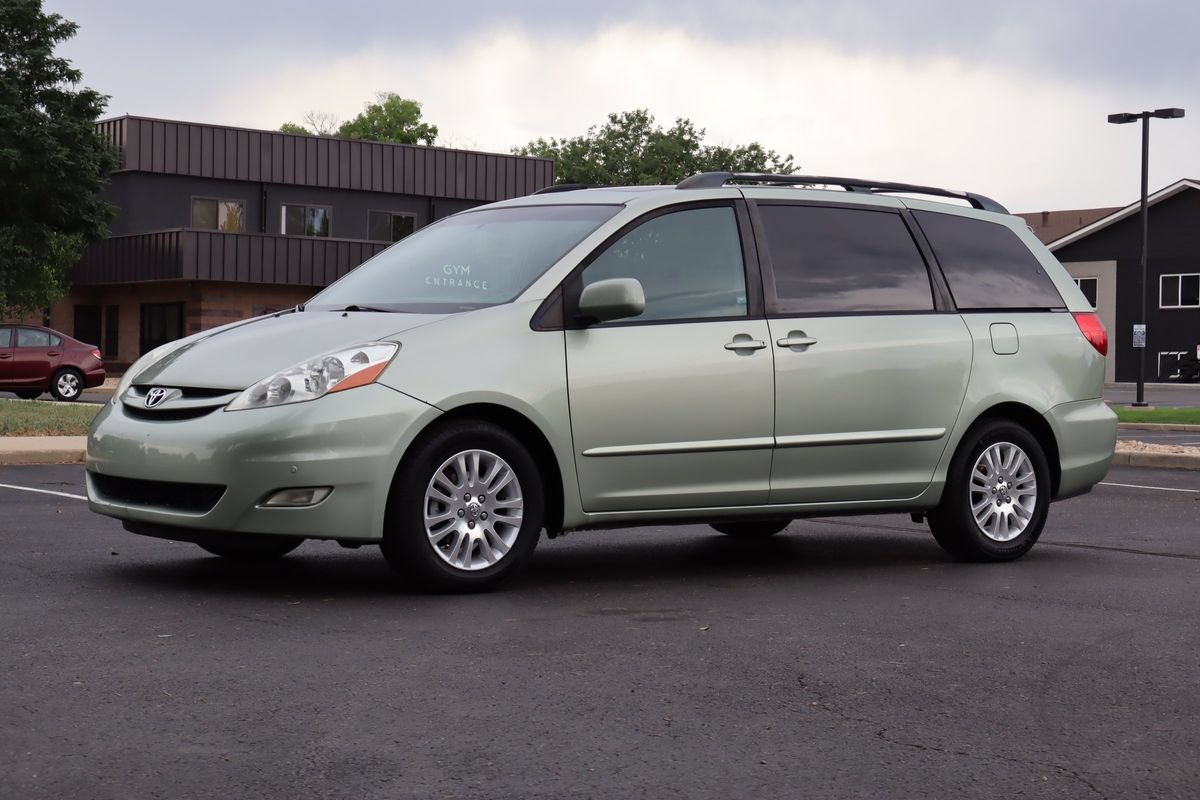 Used 2009 Toyota Sienna XLE FWD image 11