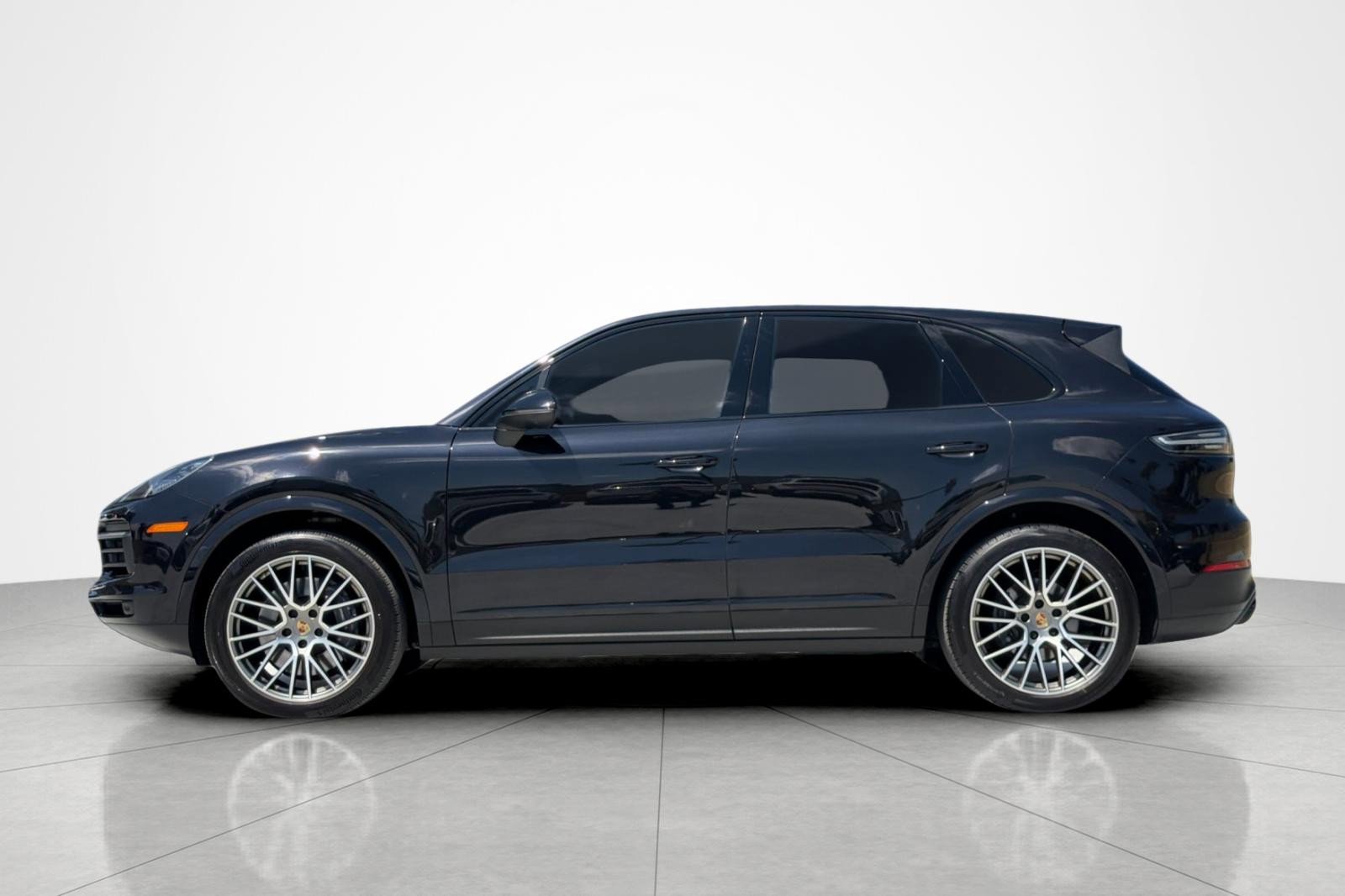 Used 2022 Porsche Cayenne Platinum Edition AWD/4WD image 2
