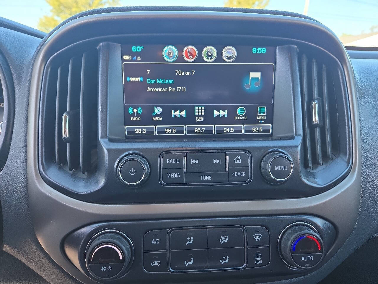 Used 2017 Chevrolet Colorado Z71 AWD/4WD image 16