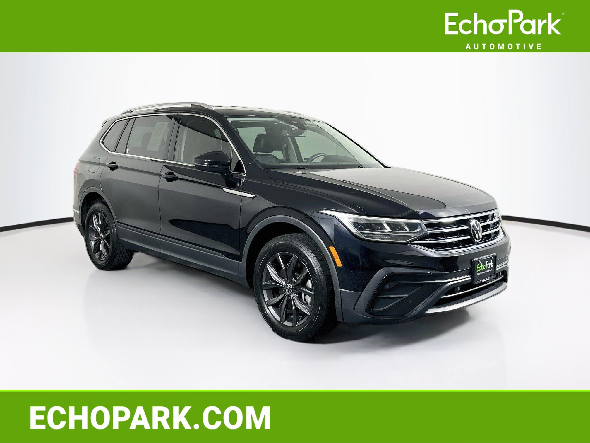 Used 2023 Volkswagen Tiguan SE FWD image 1