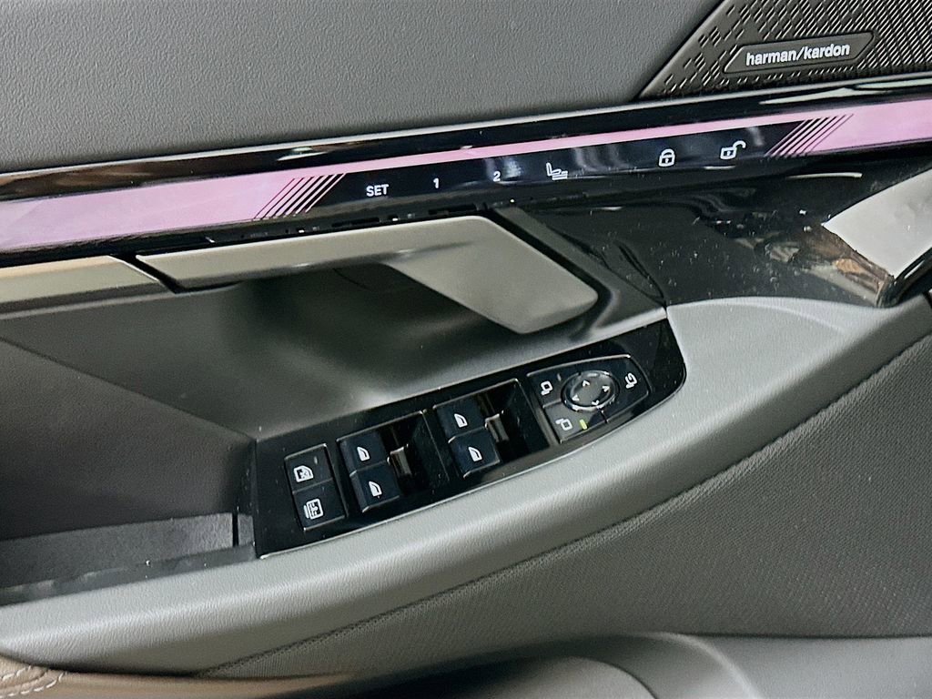 New 2026 BMW 550e xDrive w/ Executive Package image 23