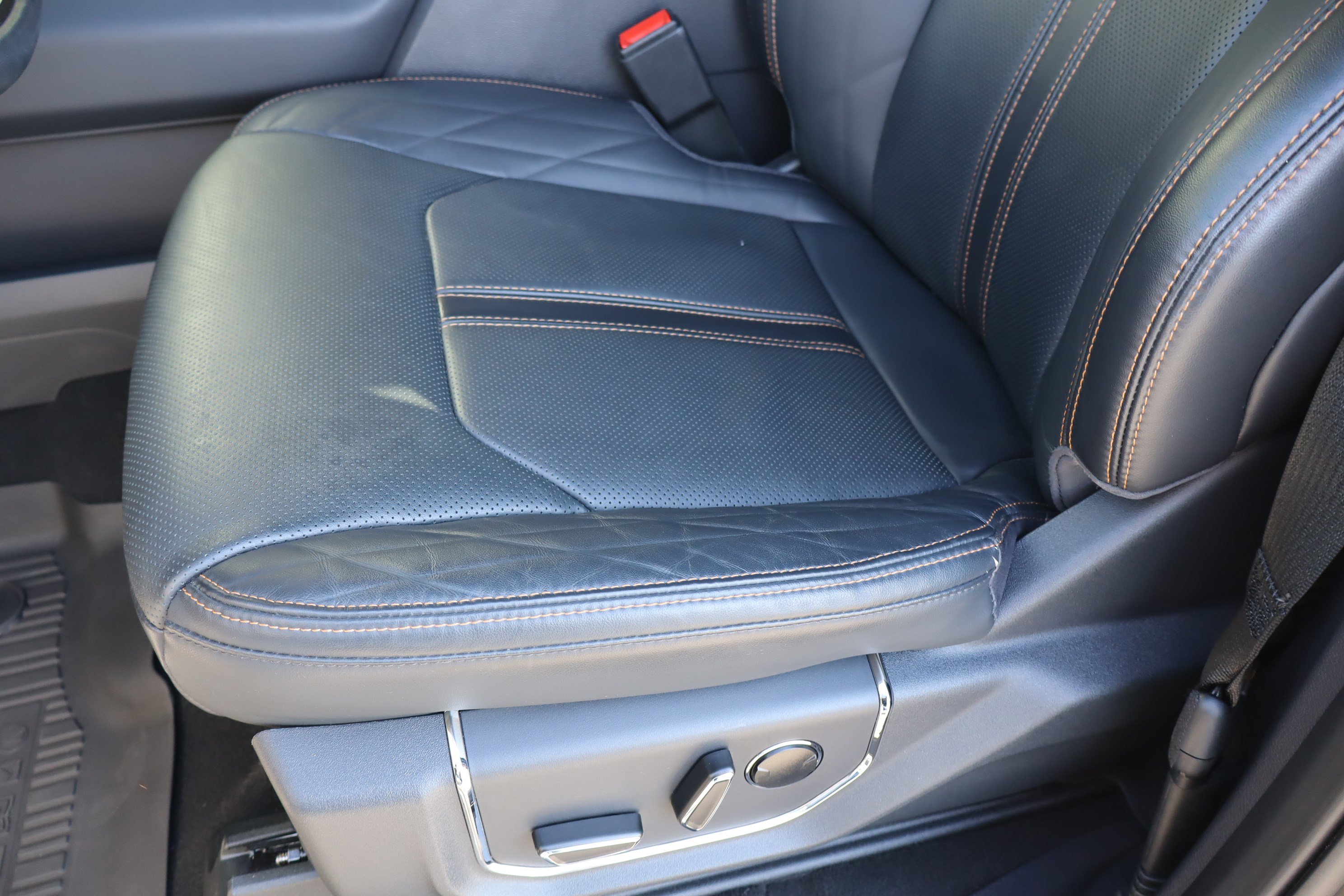 Used 2024 Ford Expedition Platinum image 19