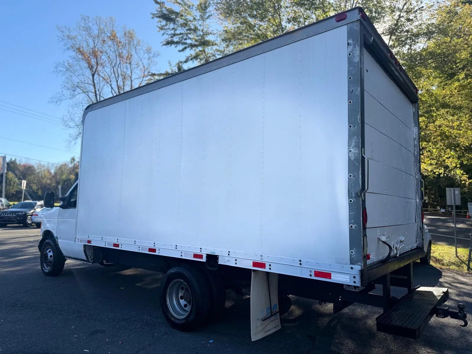 Used 2005 Ford E-350 and Econoline 350 Super Duty RWD image 3