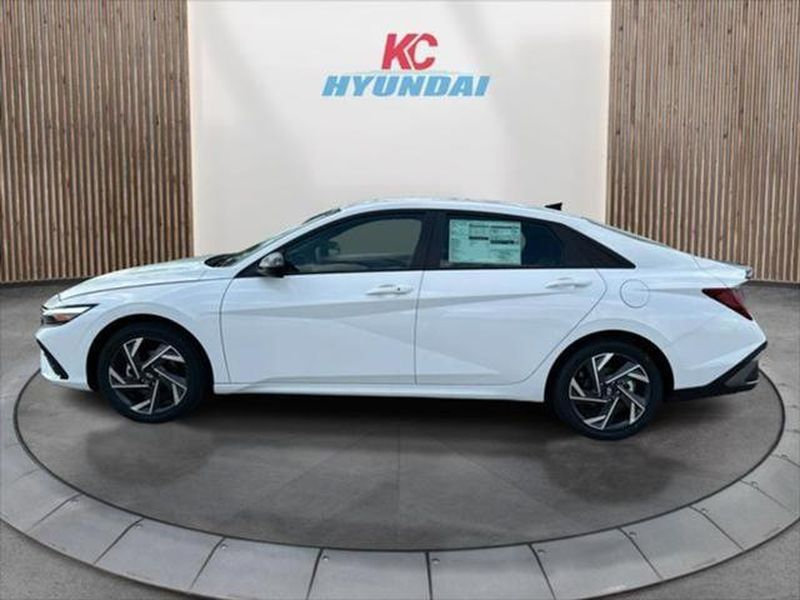 Used 2025 Hyundai Elantra SEL FWD image 23