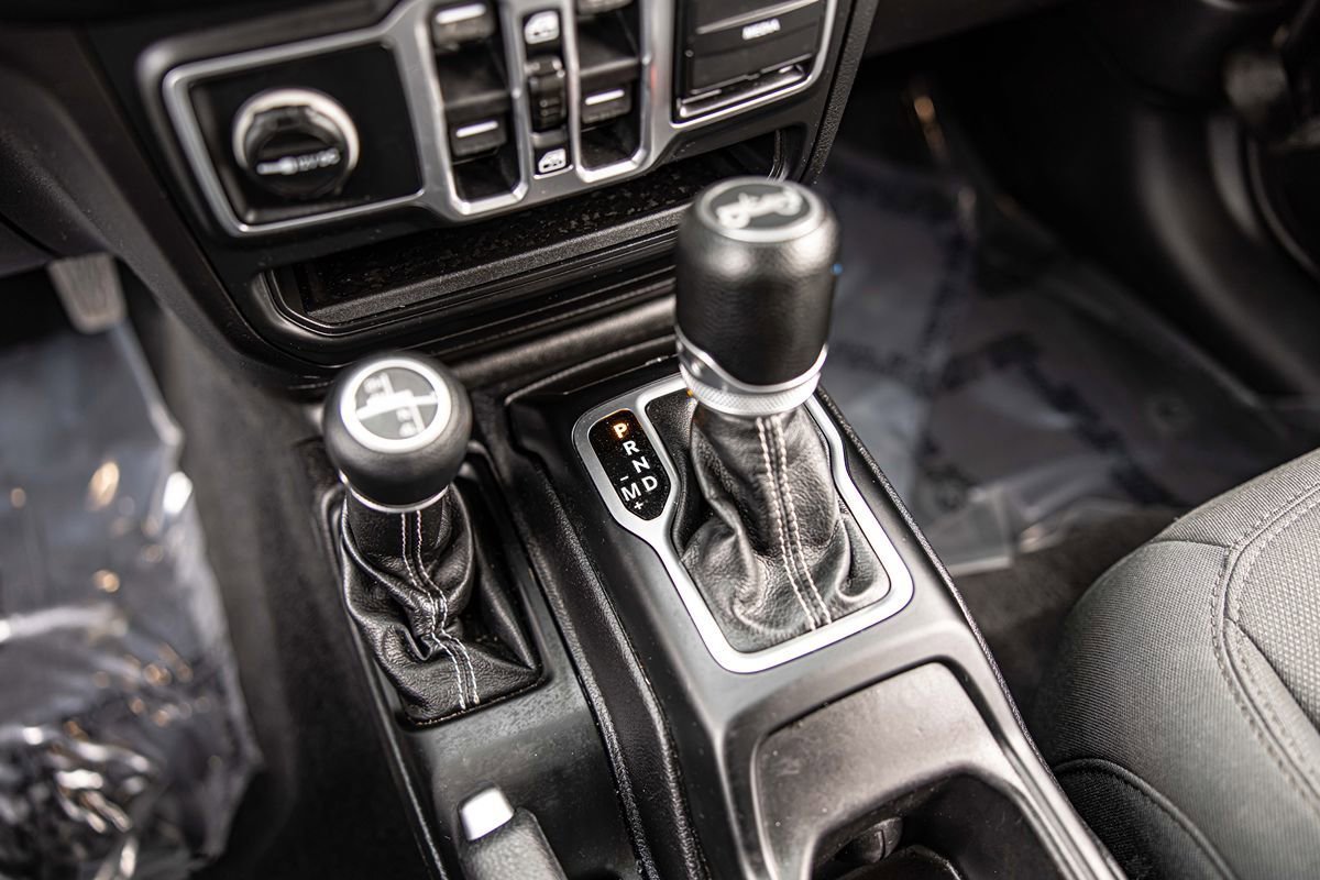 Used 2018 Jeep Wrangler Unlimited Sahara image 28