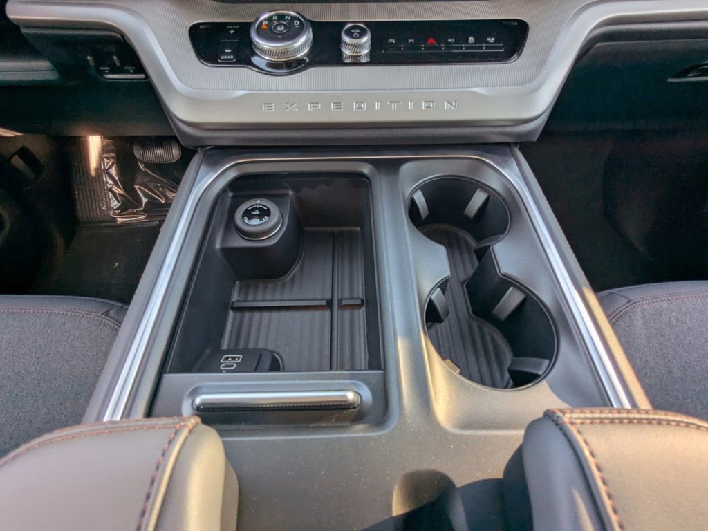New 2025 Ford Expedition Active image 20