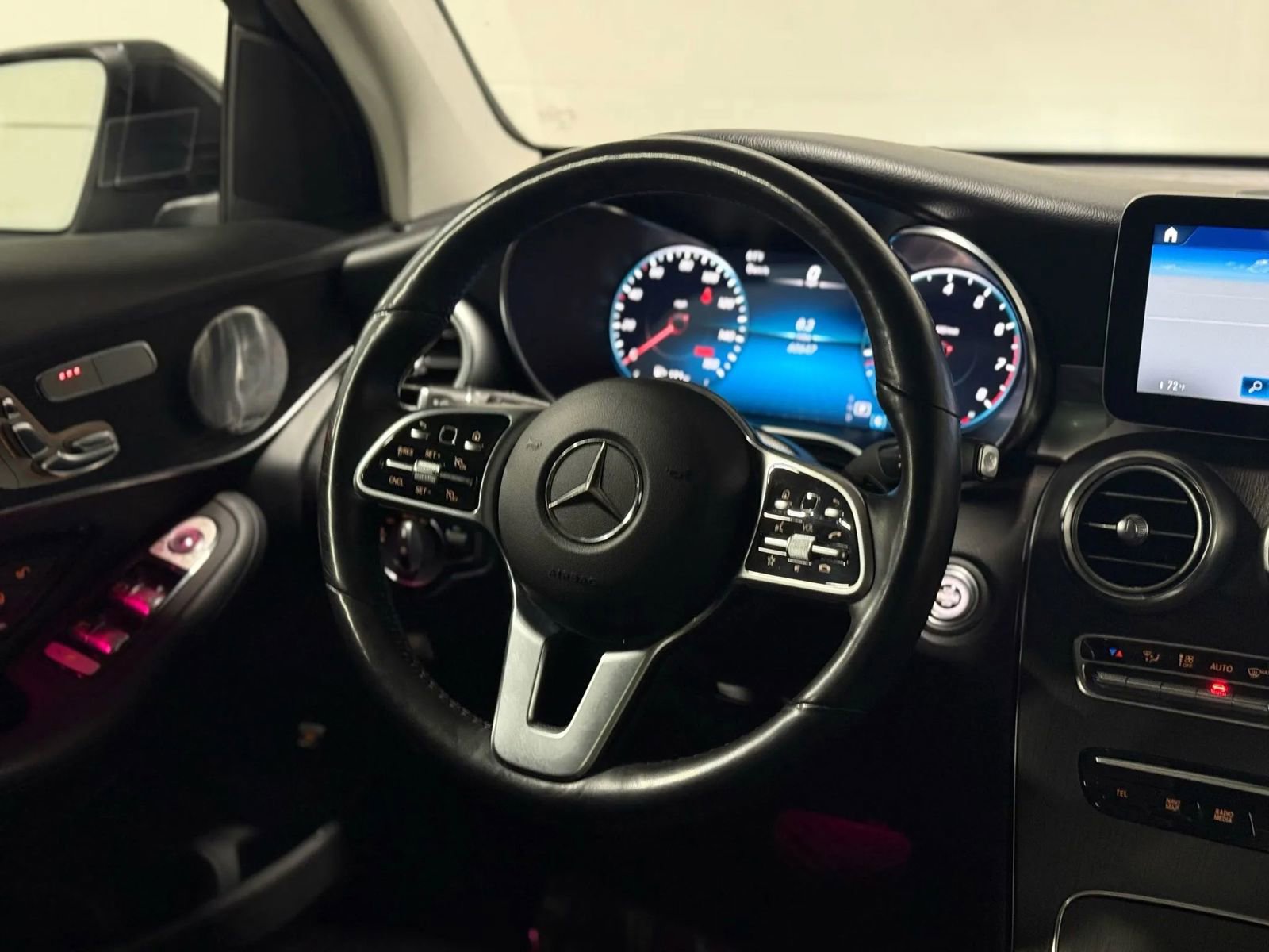 Used 2021 Mercedes-Benz GLC 300 GLC 300 4MATIC Sport Utility 4 image 21