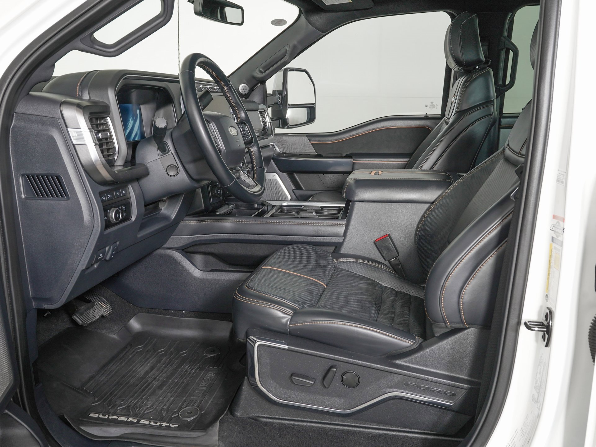 Used 2023 Ford F450 Platinum w/ FX4 Off-Road Package image 14