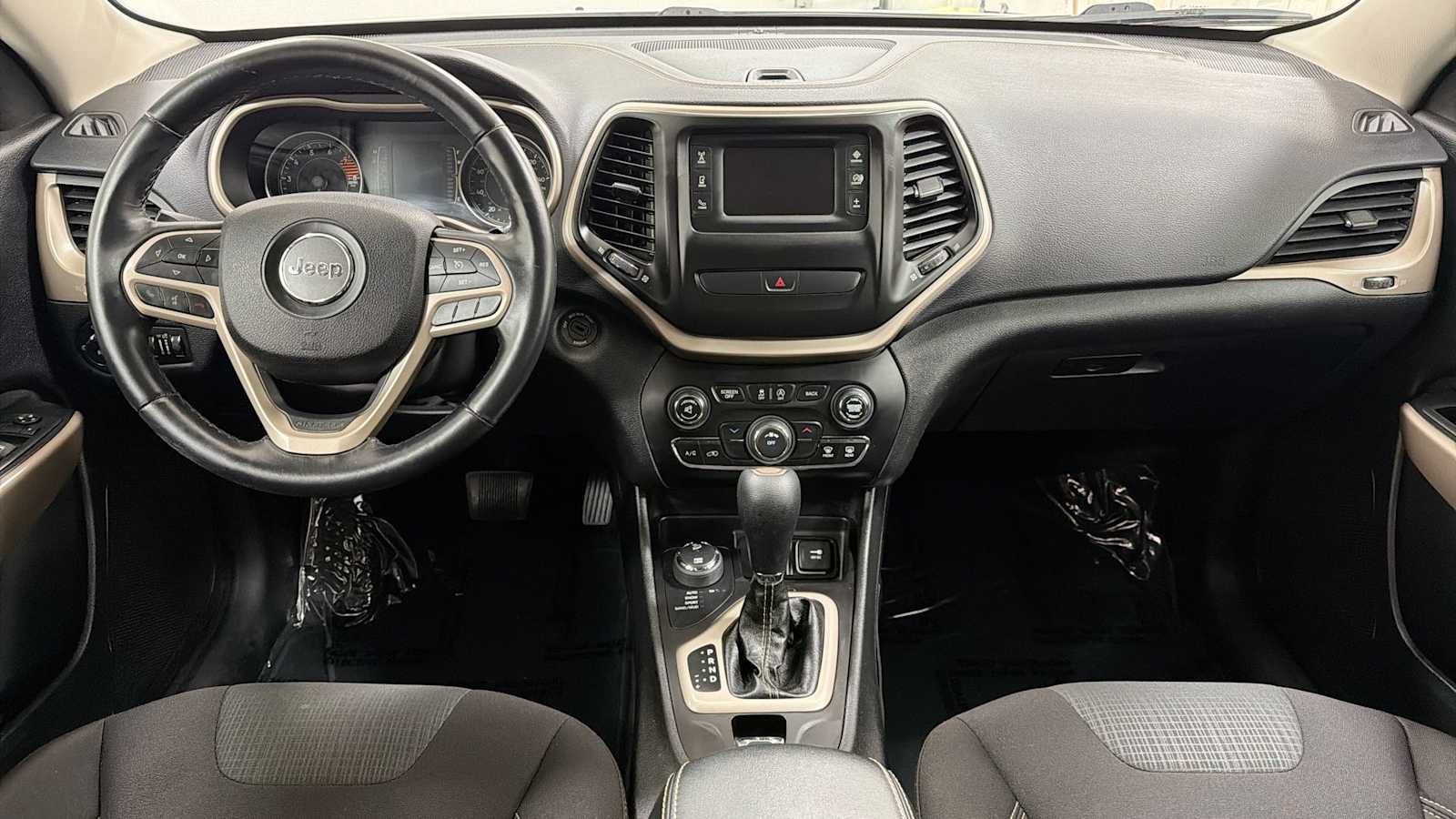Used 2017 Jeep Cherokee Latitude AWD/4WD image 26