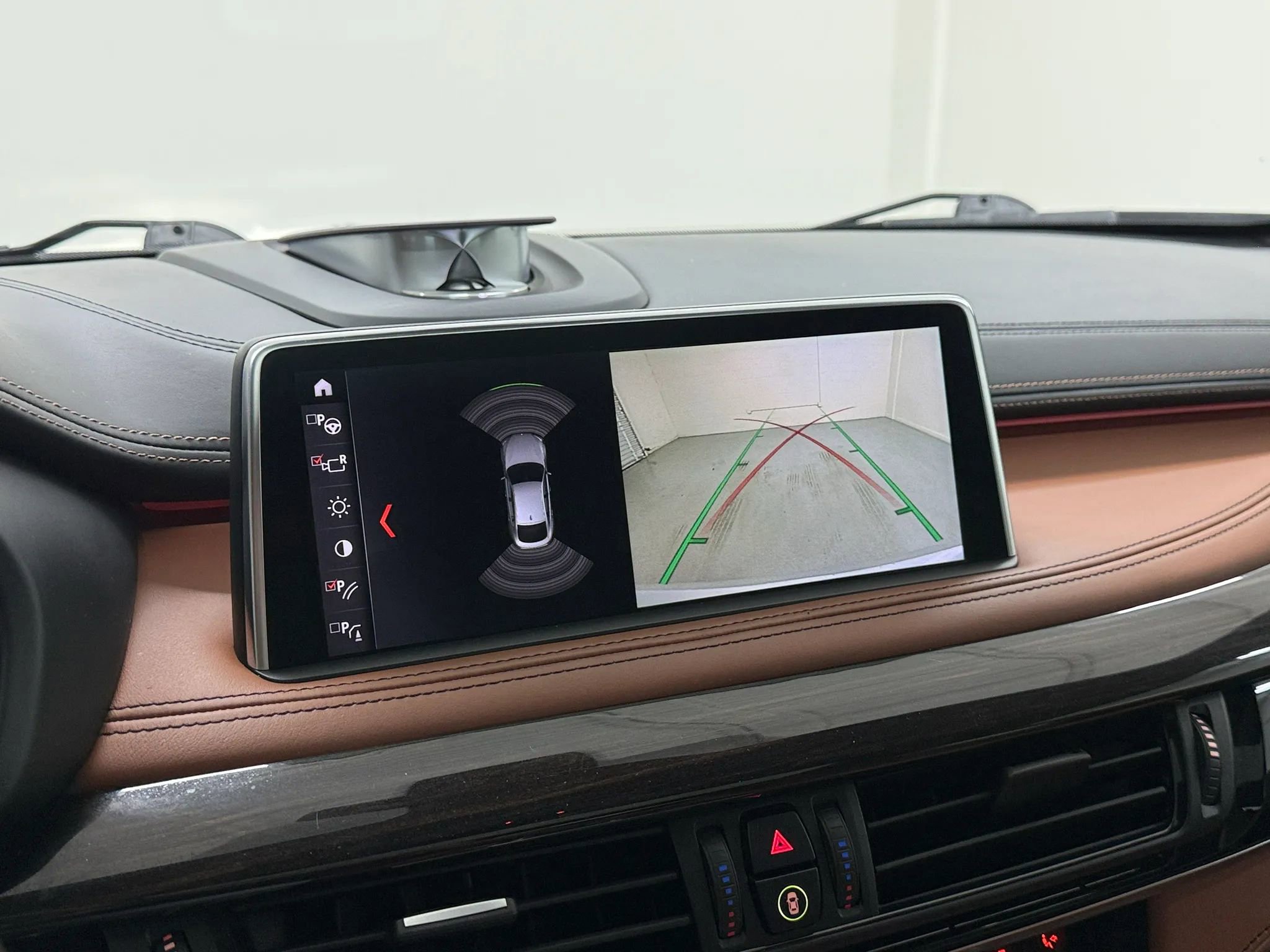 Used 2019 BMW X6 xDrive50i w/ M Sport Package image 25